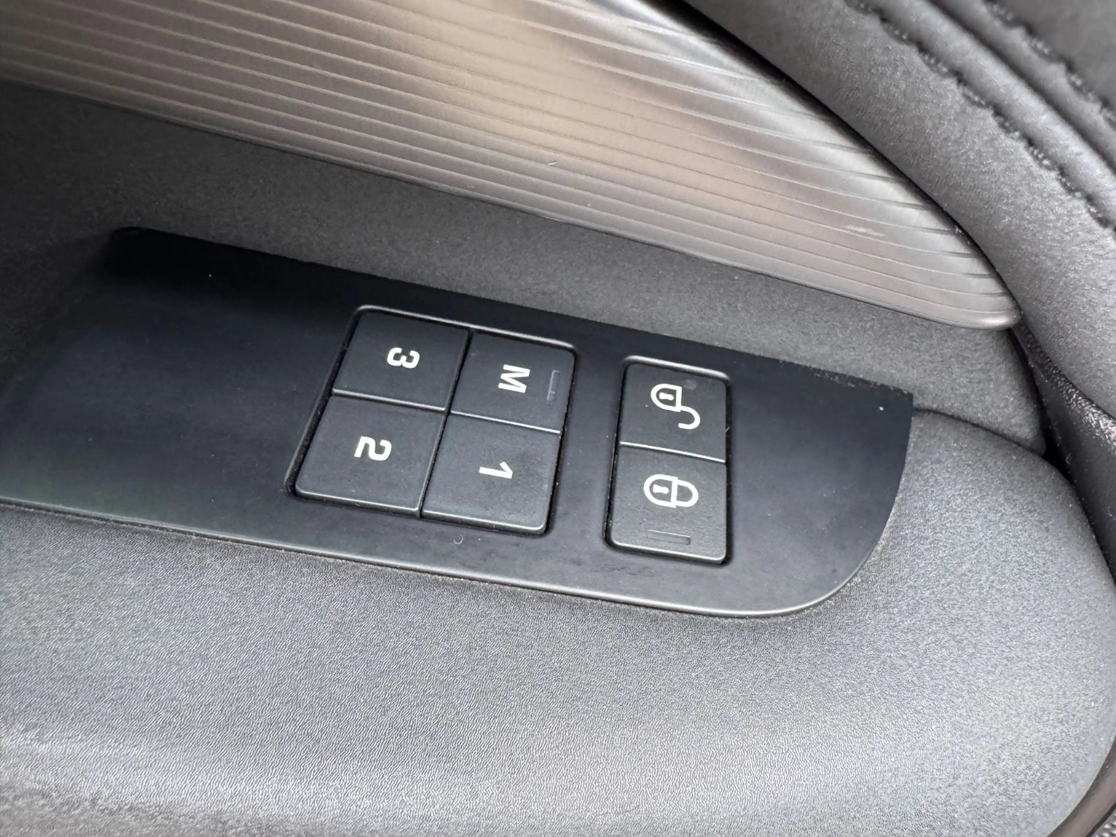 Land Rover Discovery 5HSE TD6 Panorama,Leder,LED,AHK,22Zoll — photo 13