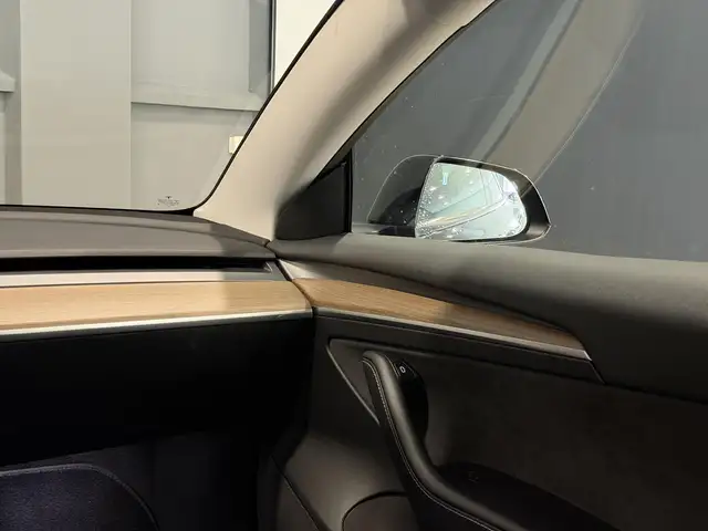 Tesla Model 3 view 20