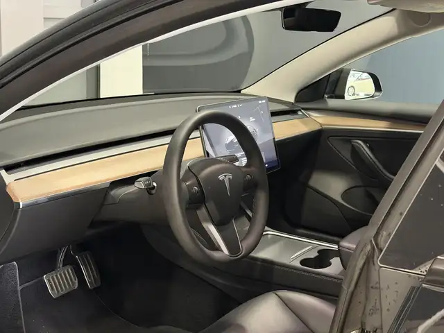 Tesla Model 3 view 6