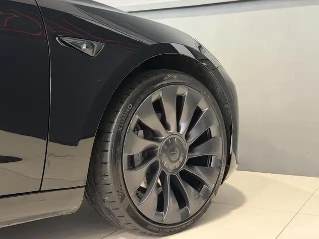 Tesla Model 3 view 26