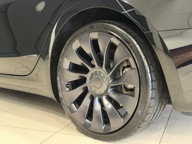 Tesla Model 3 view 29
