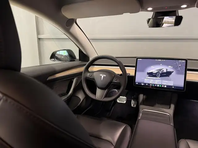 Tesla Model 3 view 8