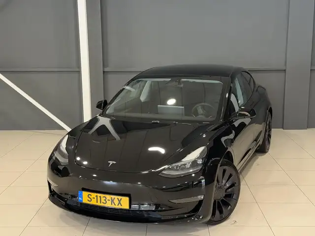 Tesla Model 3 view 4