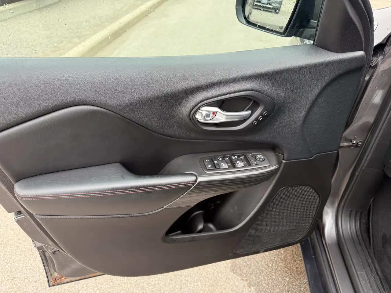 Jeep Cherokee снимка Jeep Cherokee