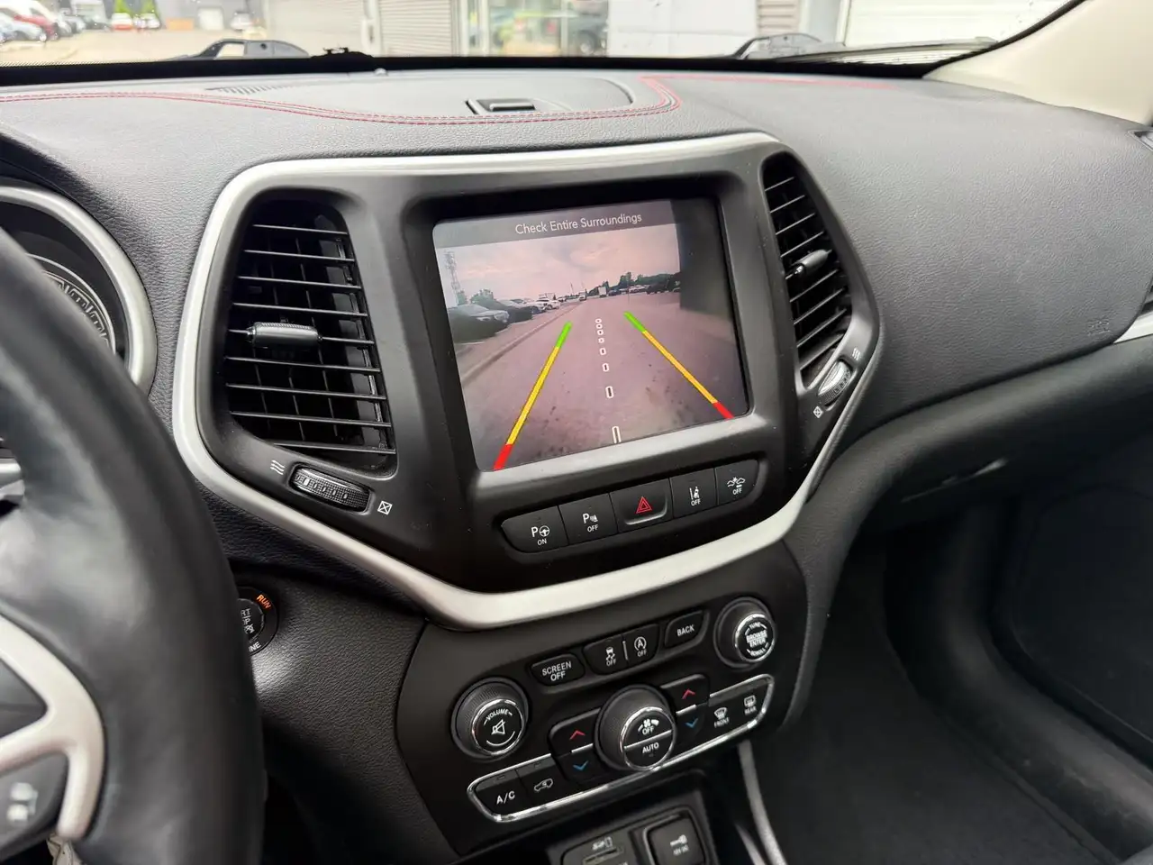 Jeep Cherokee снимка Jeep Cherokee