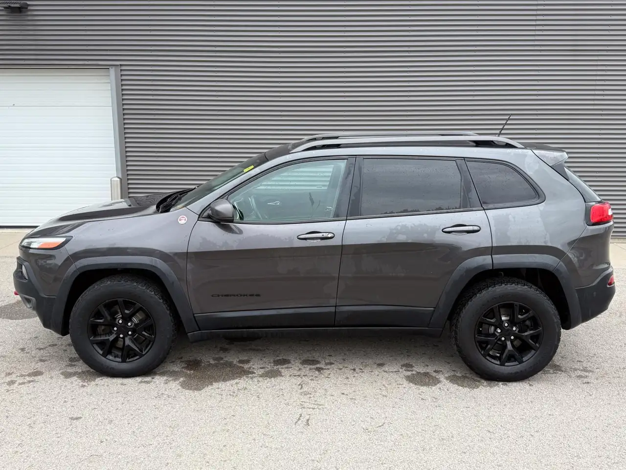 Jeep Cherokee снимка Jeep Cherokee