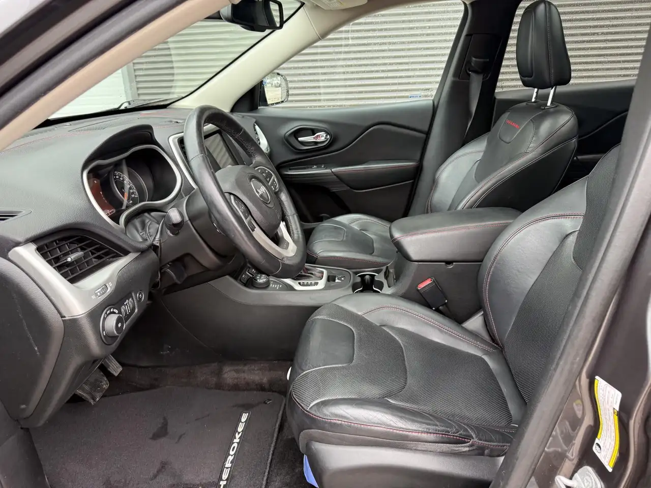 Jeep Cherokee снимка Jeep Cherokee