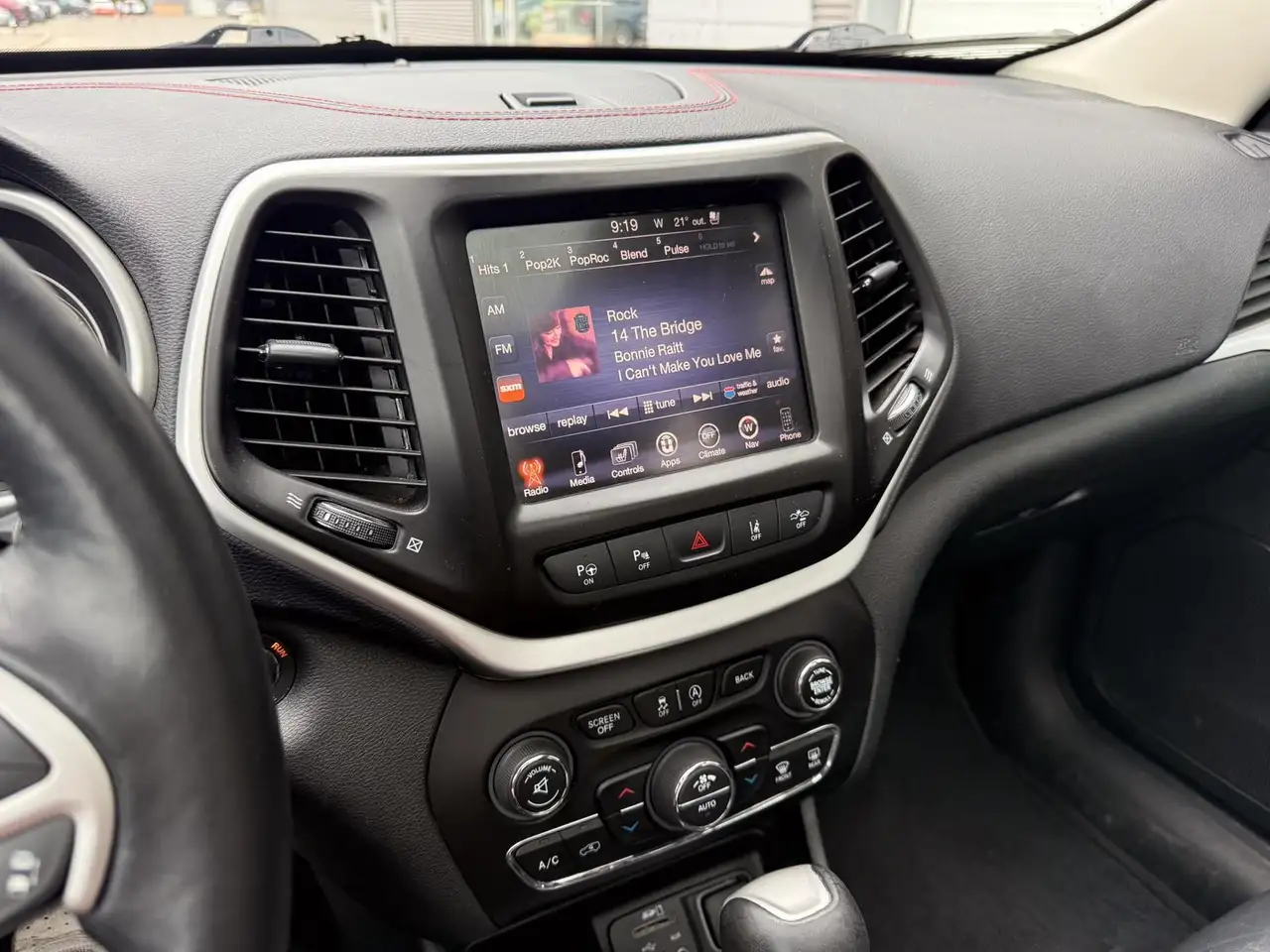 Jeep Cherokee снимка Jeep Cherokee