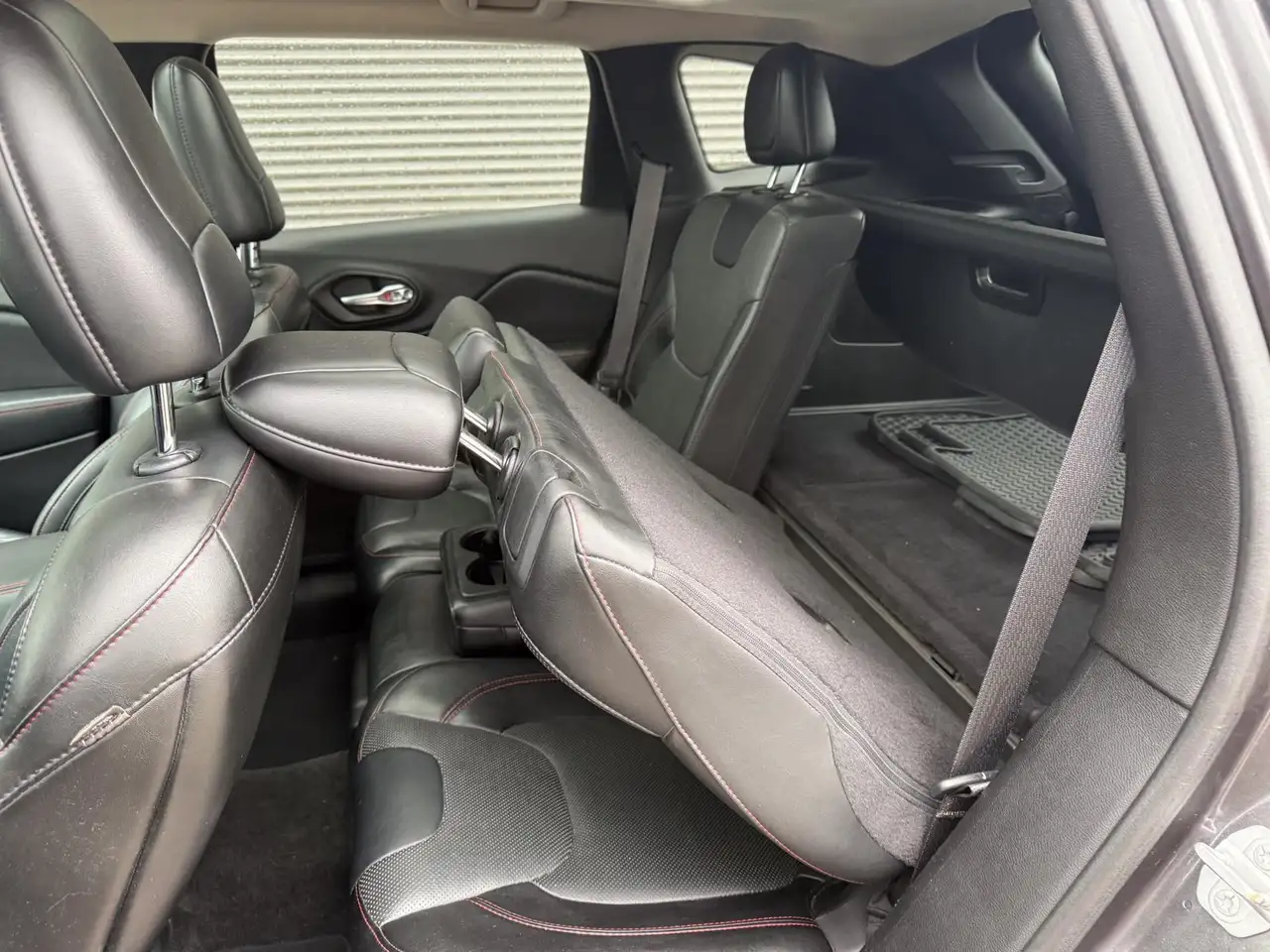 Jeep Cherokee снимка Jeep Cherokee