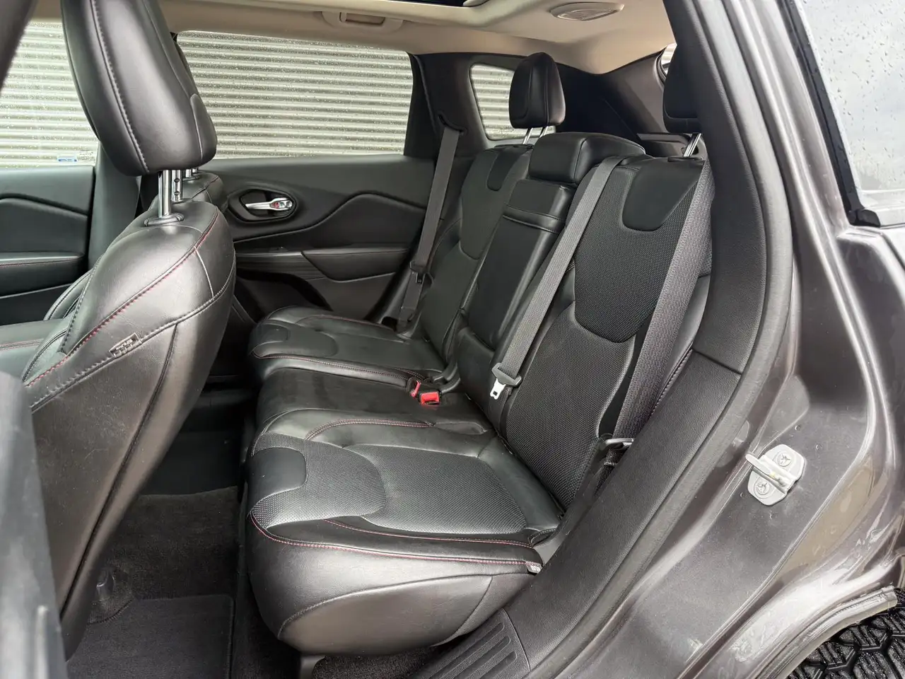 Jeep Cherokee снимка Jeep Cherokee