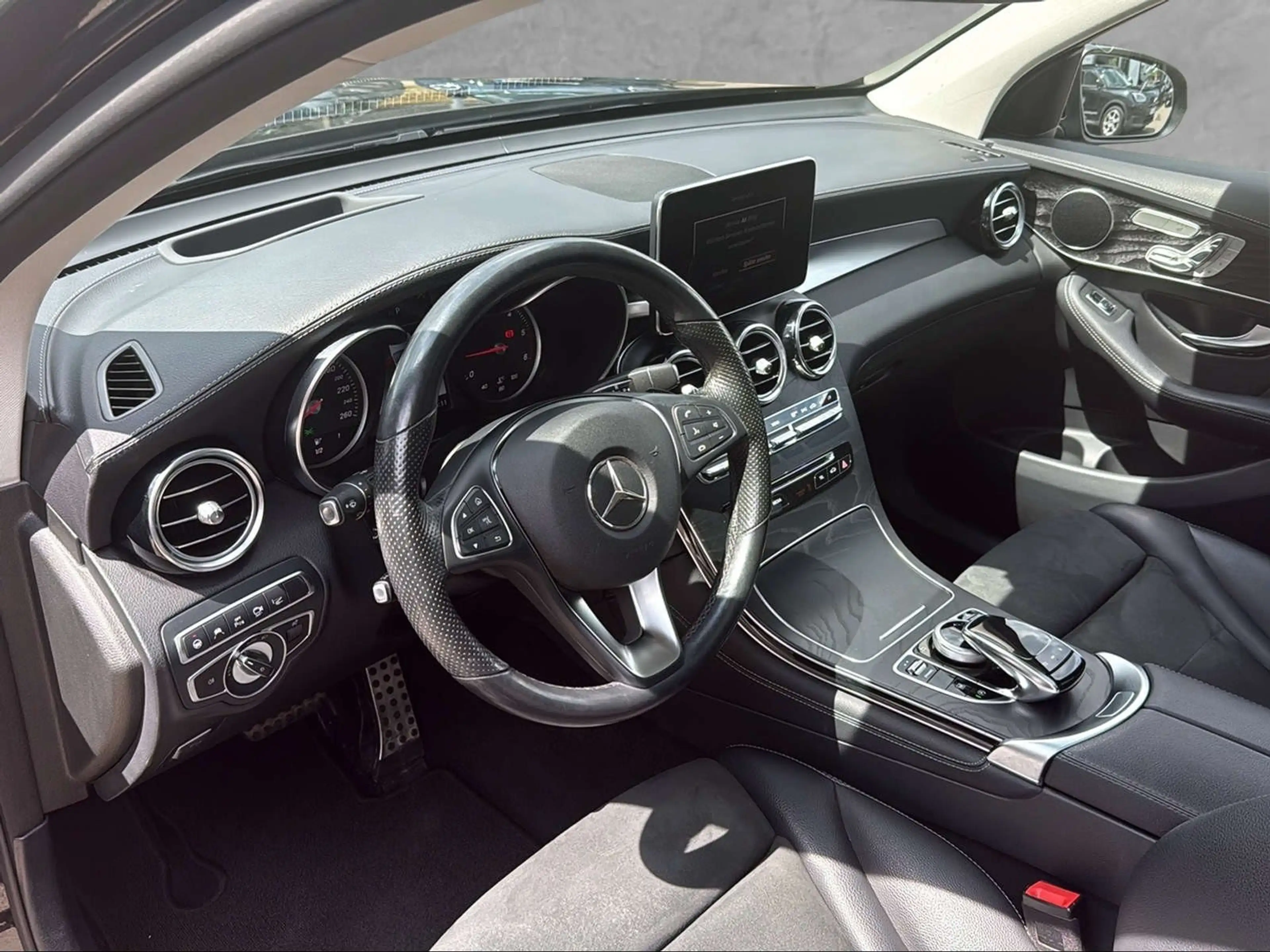 Mercedes-Benz GLC 350 d 4Matic 9G-TRONIC AMG Line — photo 14