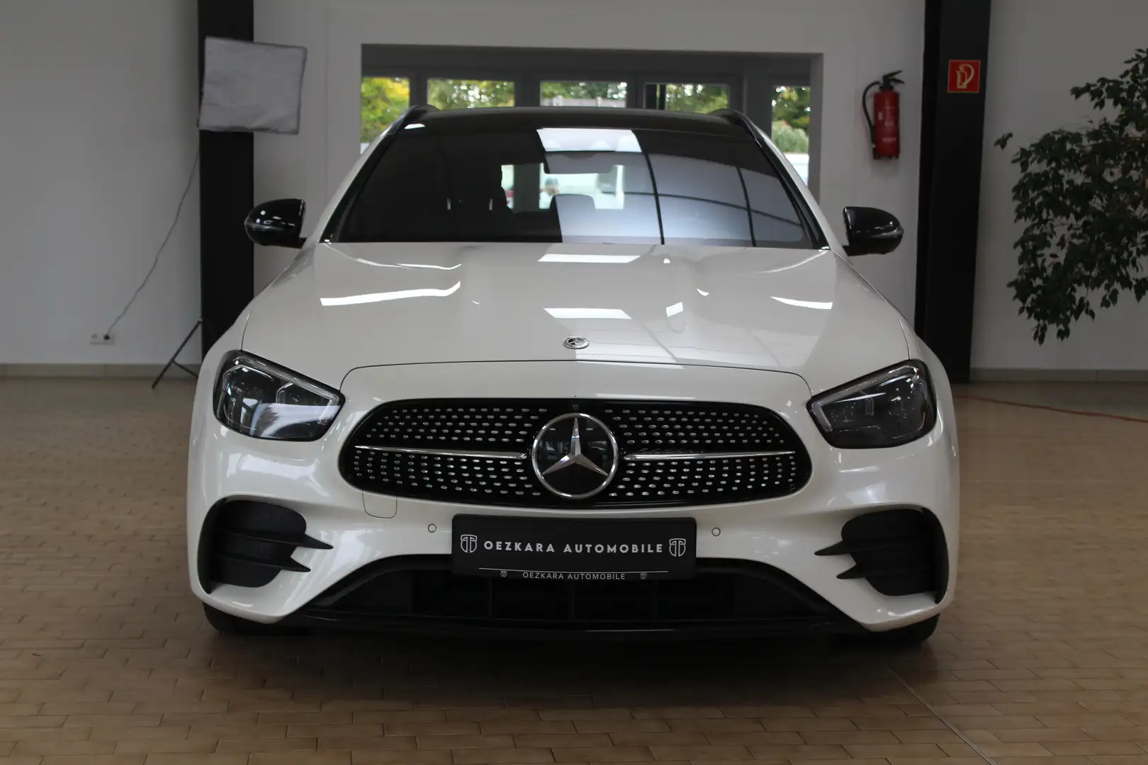 Mercedes-Benz E 400 E 400 d 4Matic Weiß - 2
