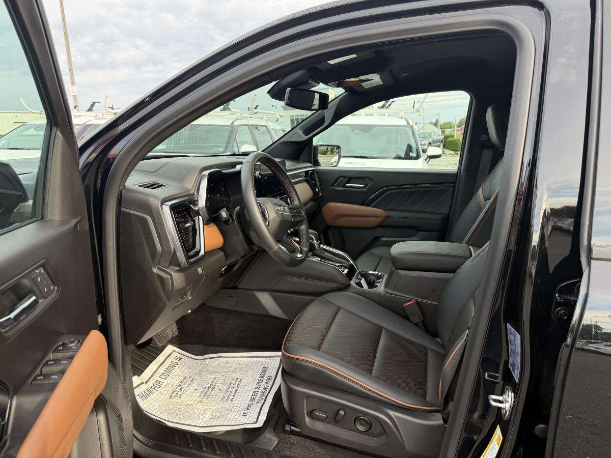 2026 GMC Canyon Crew Cab Short Box 4-Wheel Drive AT4 | Leather | H — снимка 1