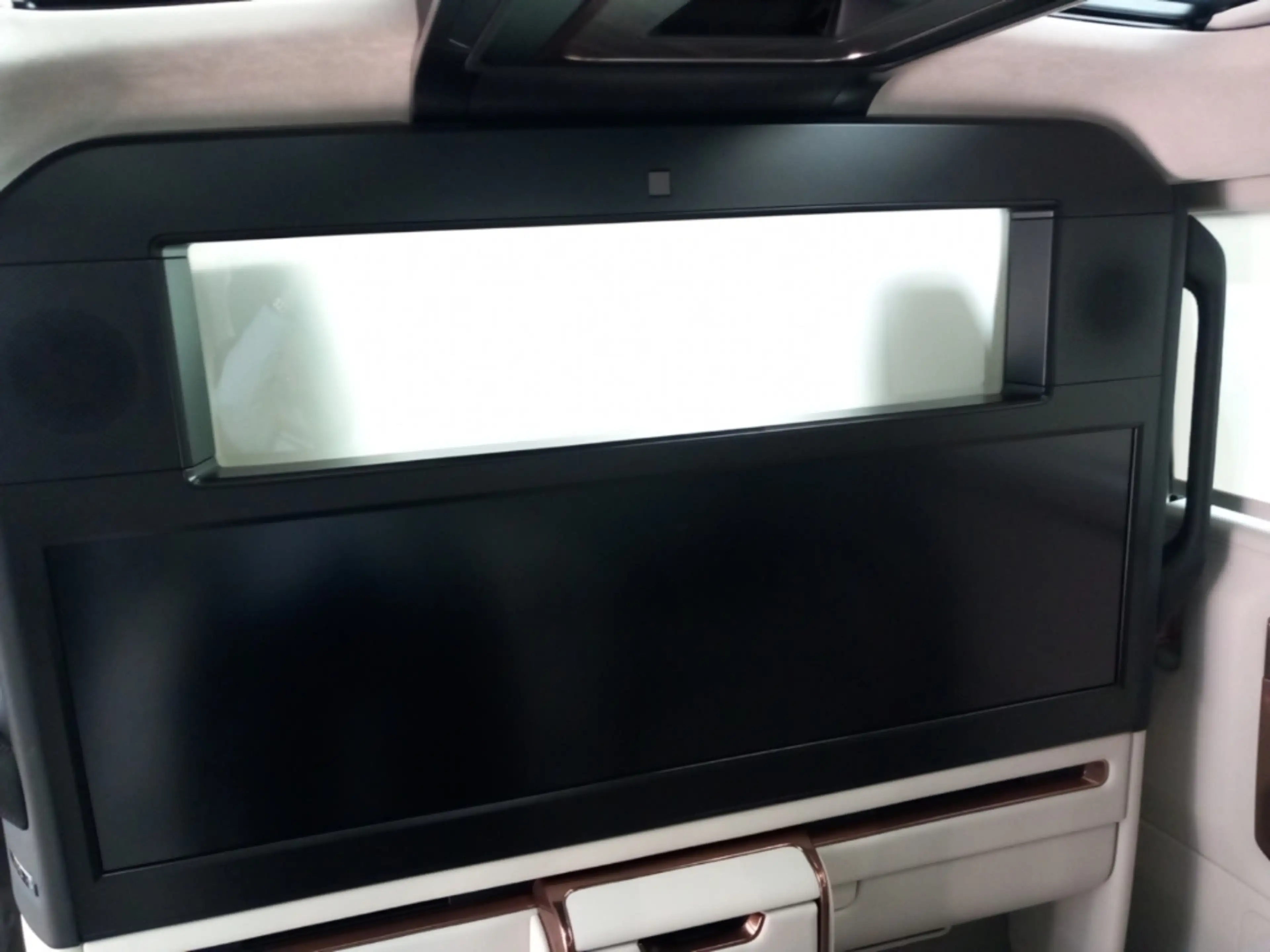 Lexus LM 350h 2,5, 250 PS Hybrid E-Four 4-Türer LUXURY L — photo 15