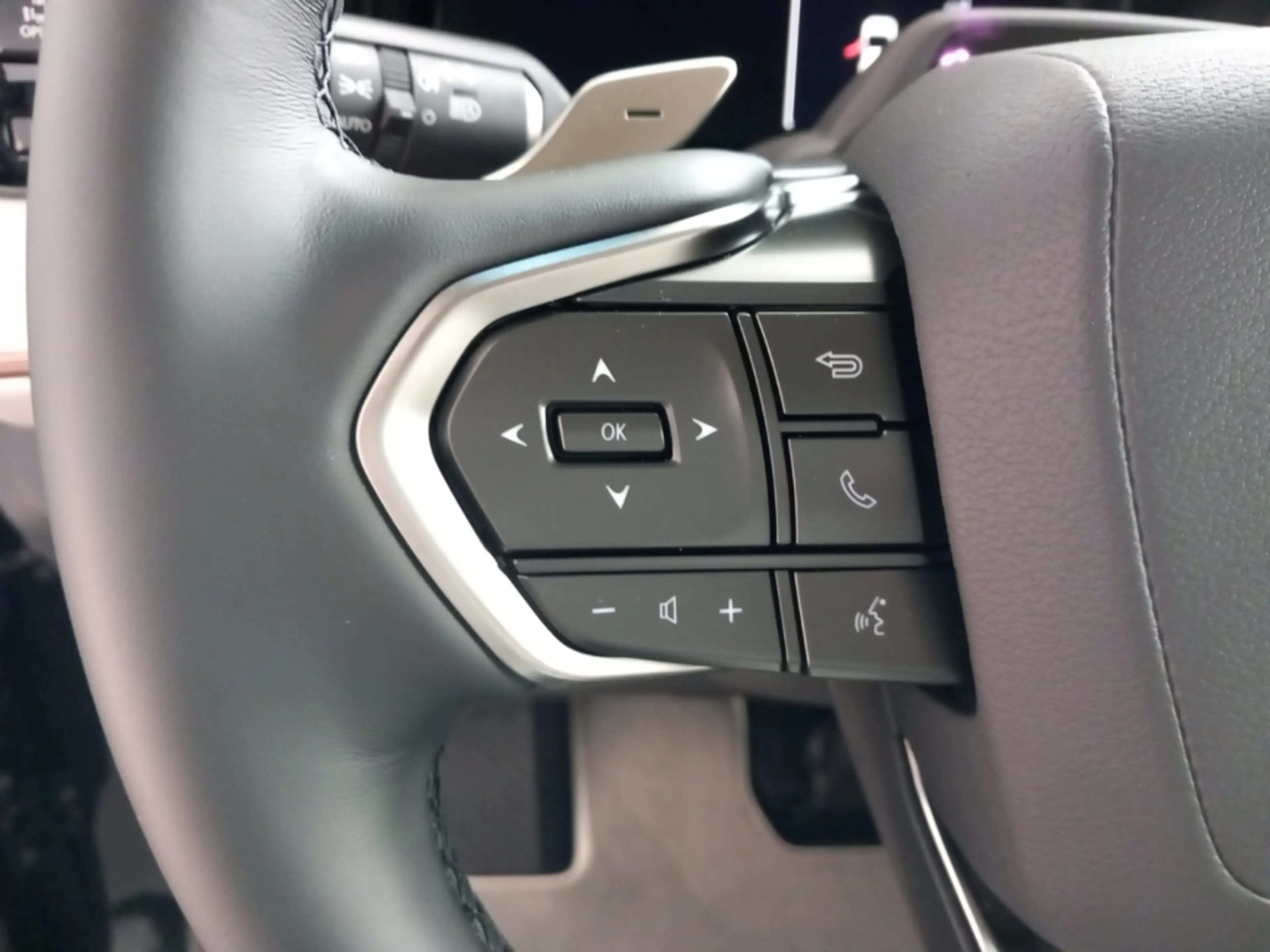 Lexus LM 350h 2,5, 250 PS Hybrid E-Four 4-Türer LUXURY L — photo 11