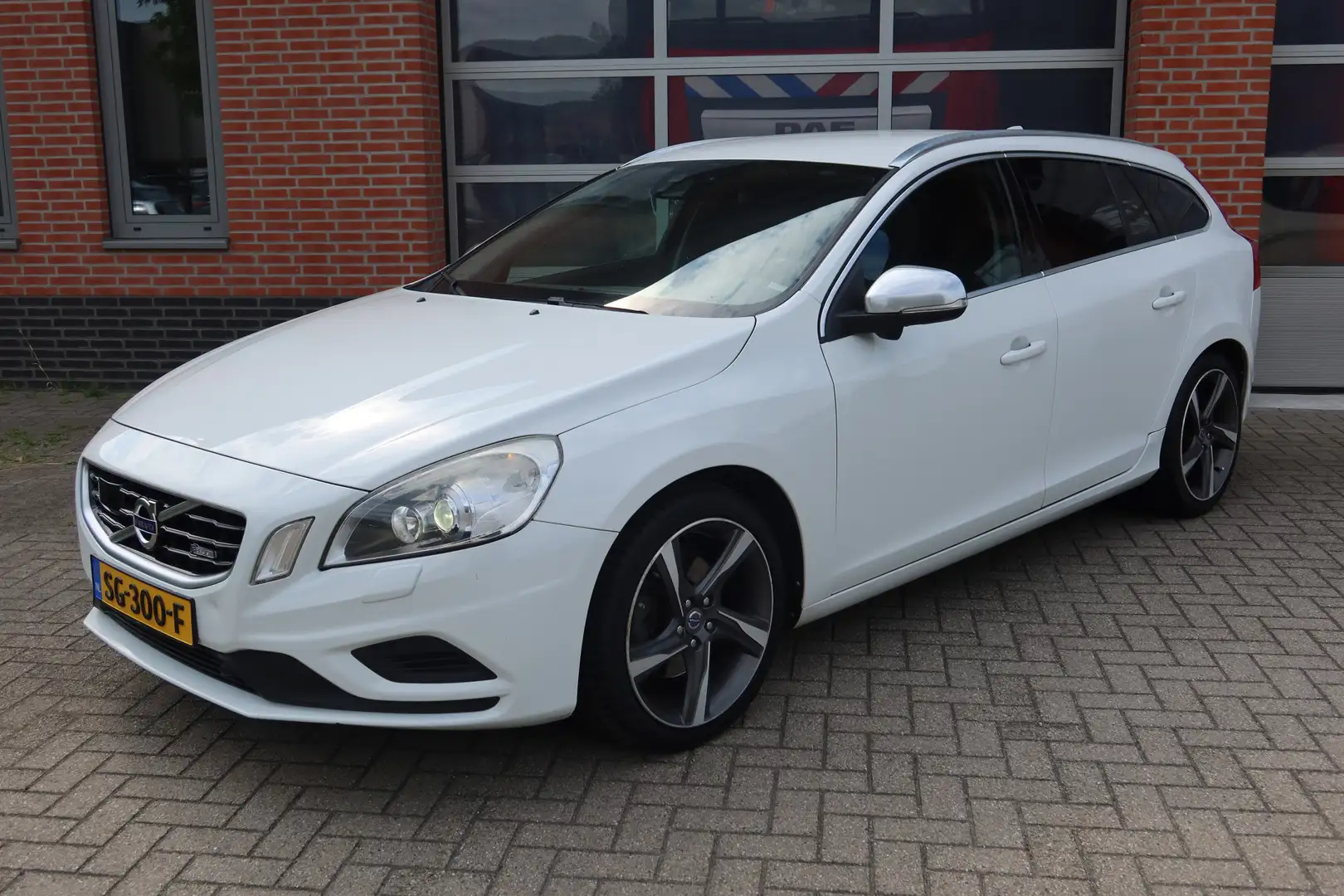 Volvo V60 1.6 T4 Summum R- Design Blanco - 2