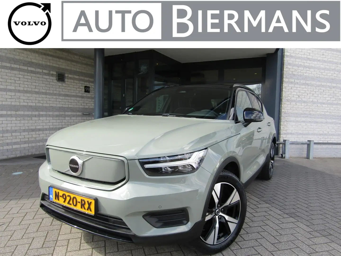 Volvo XC40 Recharge Pure Electric 231PK Plus | All Seas.band. Groen - 1