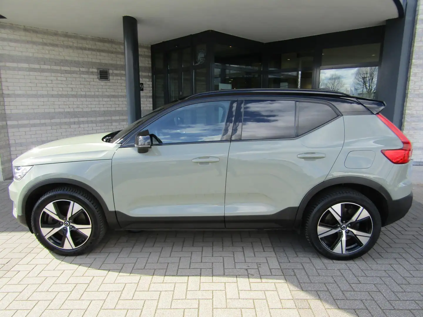 Volvo XC40 Recharge Pure Electric 231PK Plus | All Seas.band. Groen - 2