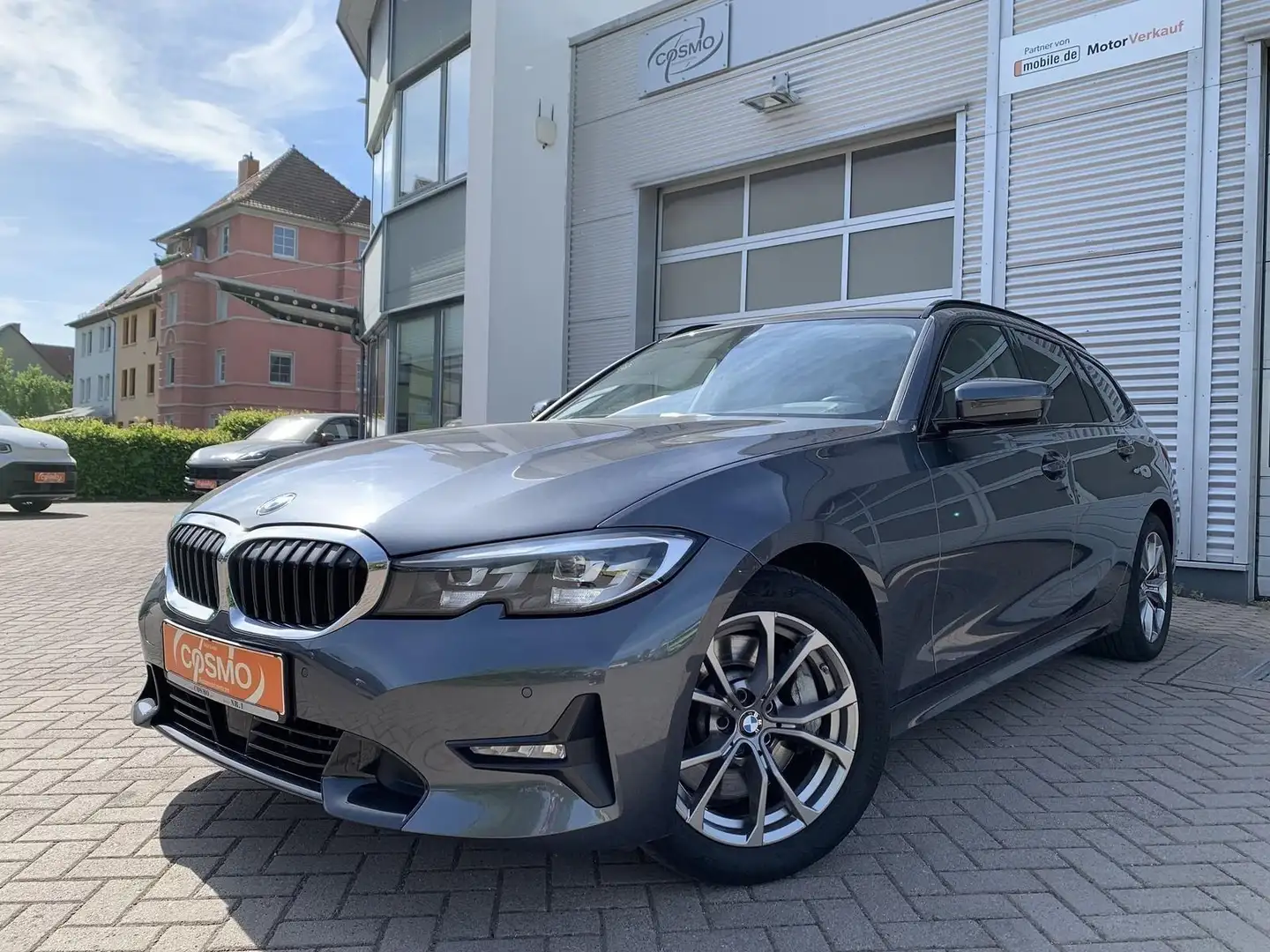 BMW 330 i Touring Sport Line ACC+HIFI+Live Cockpit Grau - 1
