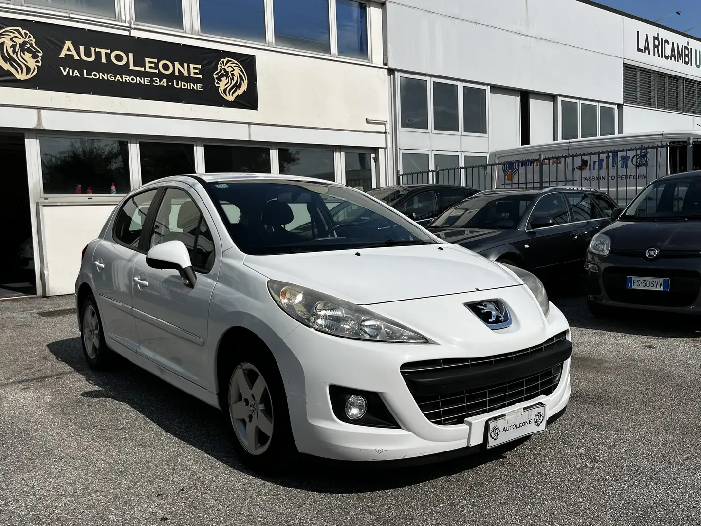 Peugeot 207 5p 1.4 hdi 8v 70cv GANCIO -  OK NEOPATENTATI - 1