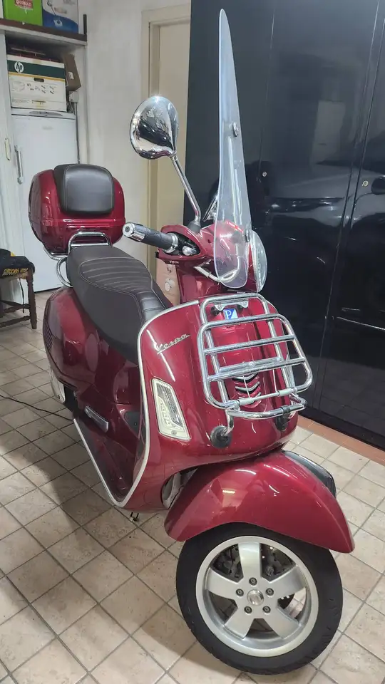 Vespa GTS 300