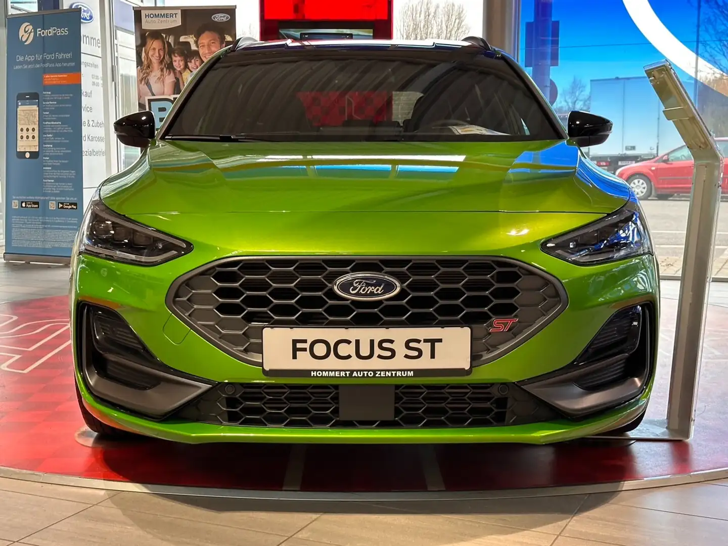 Ford Focus ST X 2.3 EcoBoost Navi|SHZ|Klima|PDC| Grün - 2