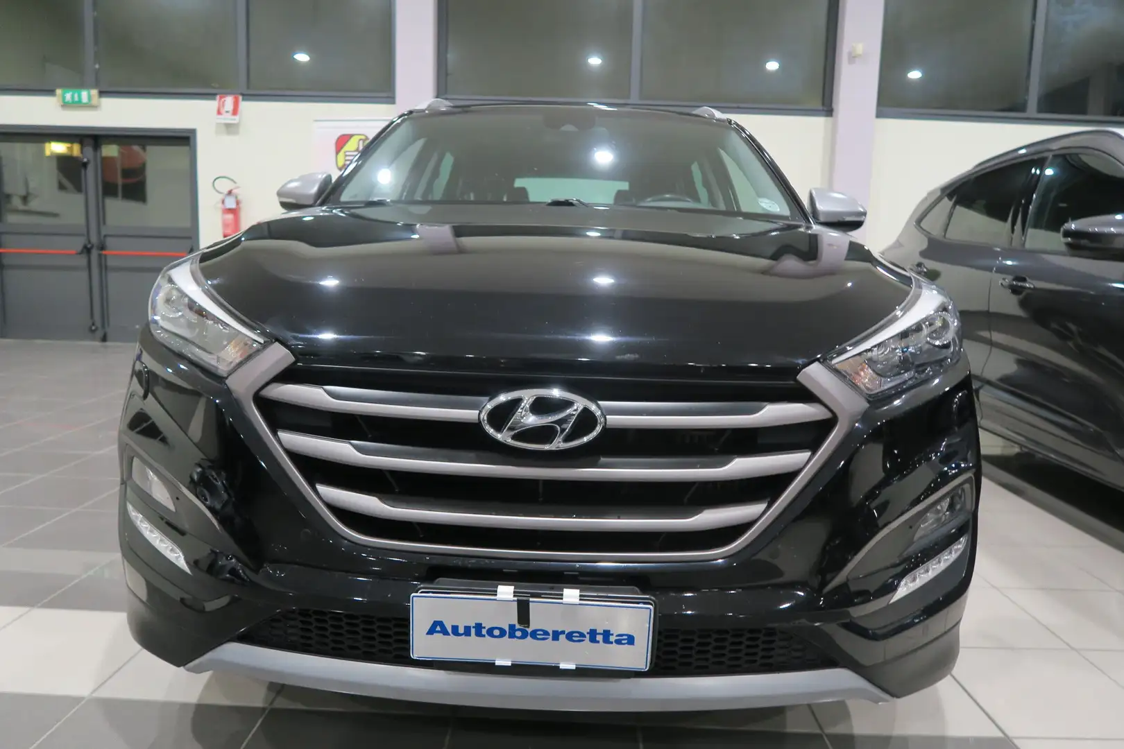 Hyundai TUCSON II 1.7 crdi Sound EDITION 2wd 115cv Zwart - 2