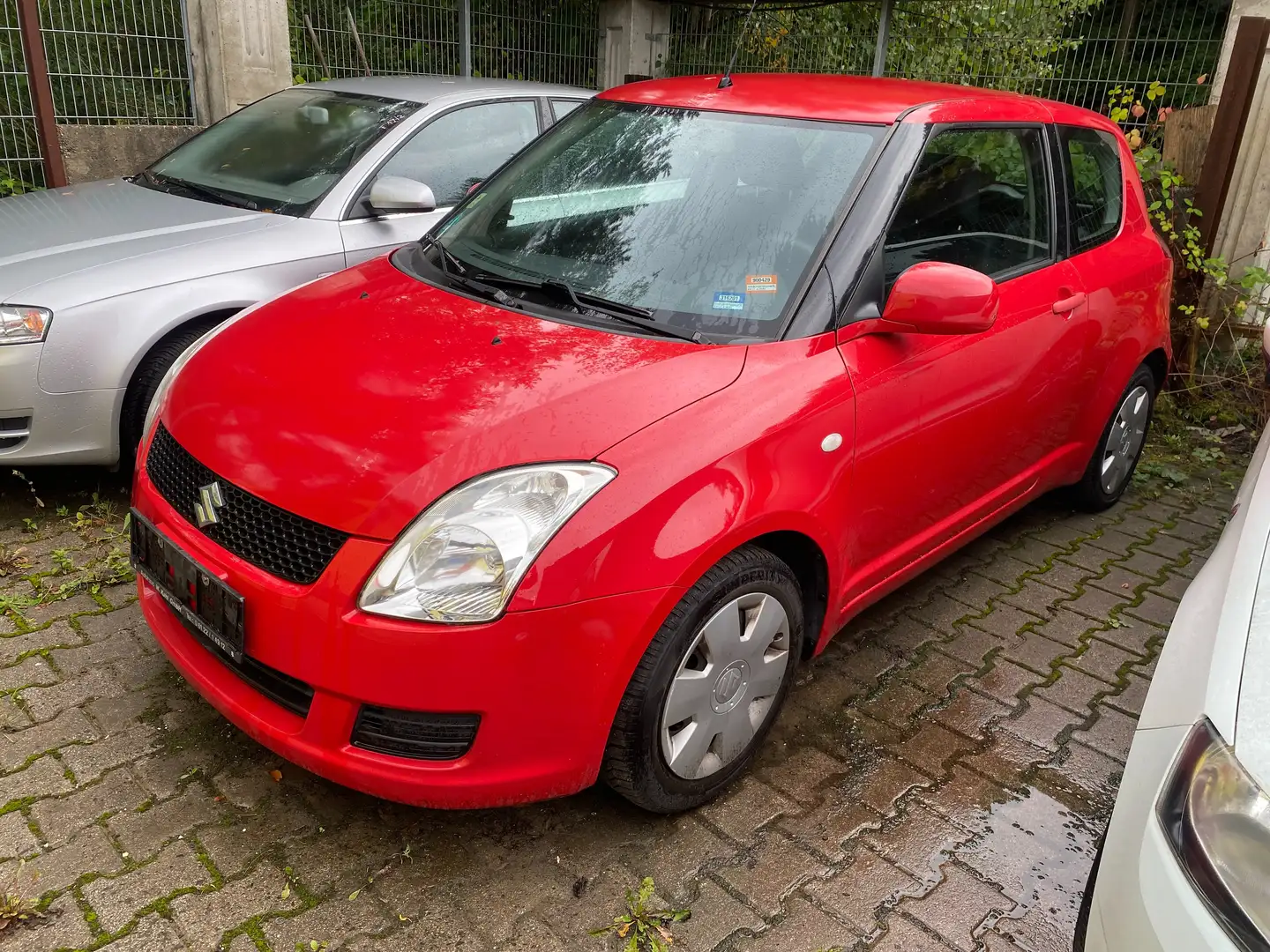 Suzuki Swift 1.3 Scheckheft unfallfrei Klima Tuv neu 2Hd 8-fach Rot - 1