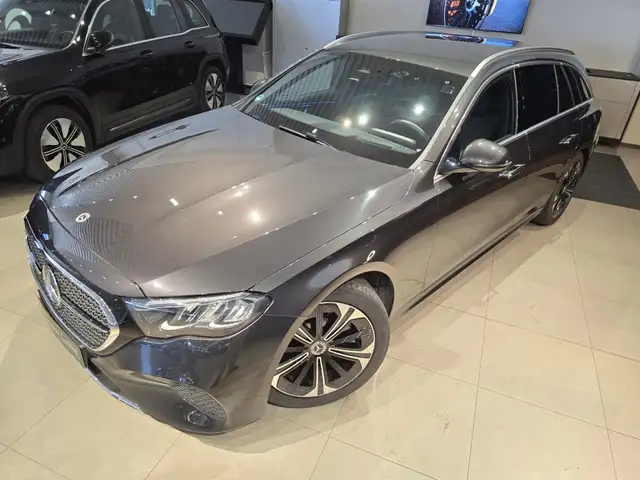 Mercedes-Benz E-Class view 11