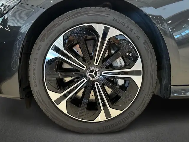 Mercedes-Benz E-Class view 5