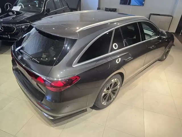 Mercedes-Benz E-Class view 14