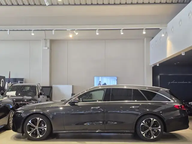 Mercedes-Benz E-Class view 13