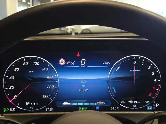 Mercedes-Benz E-Class view 26