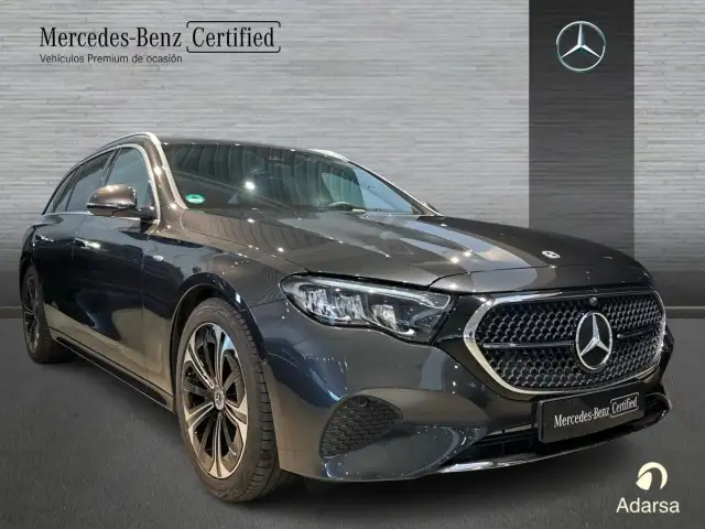 Mercedes-Benz E-Class view 3
