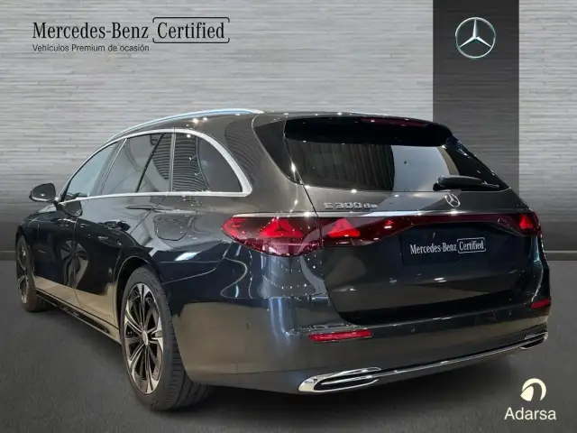 Mercedes-Benz E-Class view 4