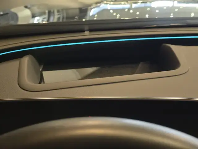 Mercedes-Benz E-Class view 29