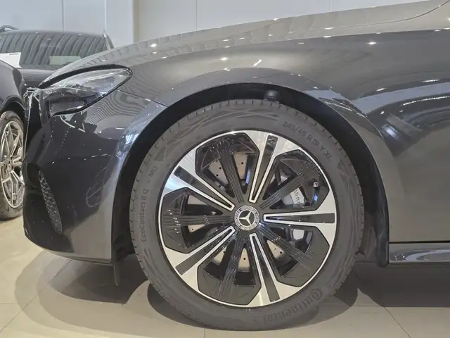 Mercedes-Benz E-Class view 10