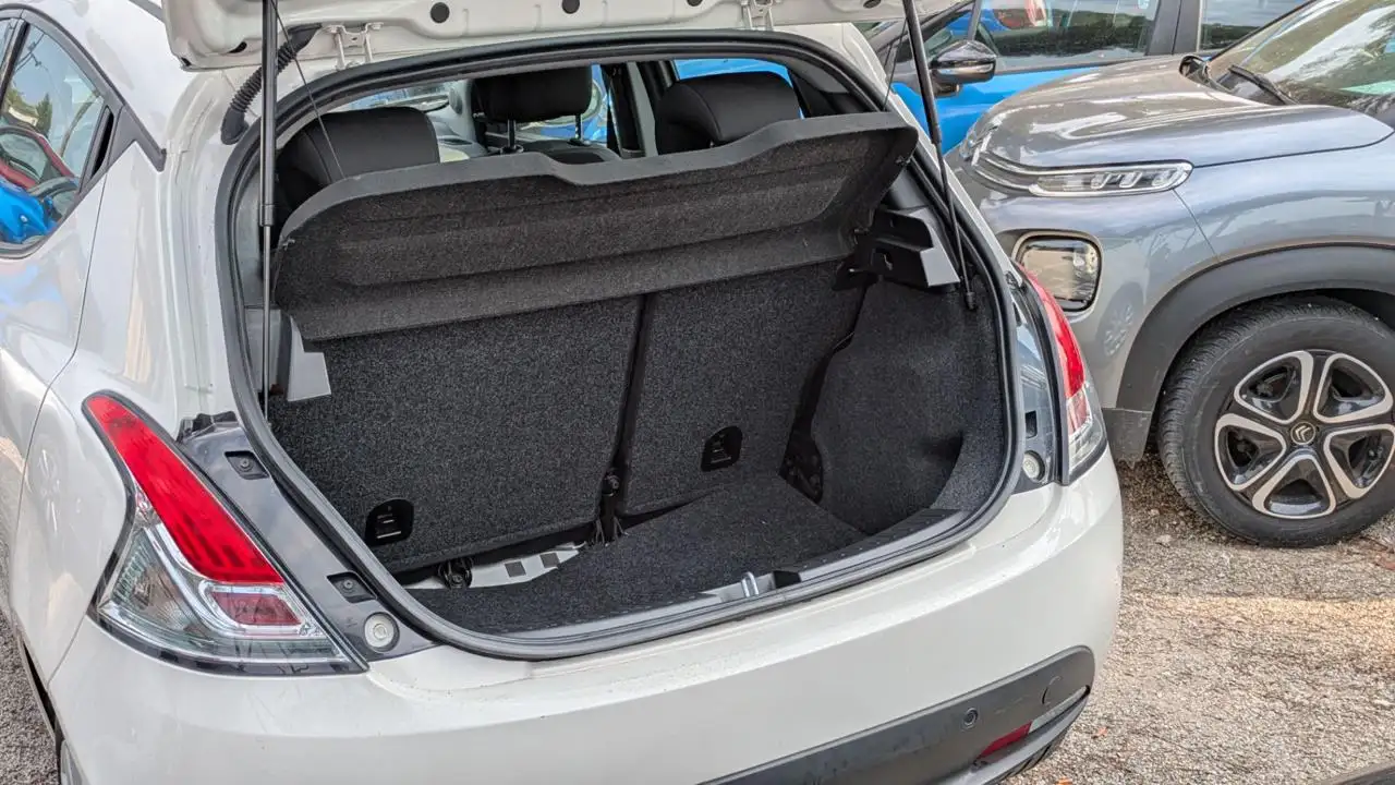 Lancia Ypsilon 2022 — фото 14