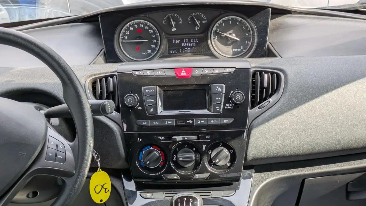 Lancia Ypsilon 2022 — фото 10