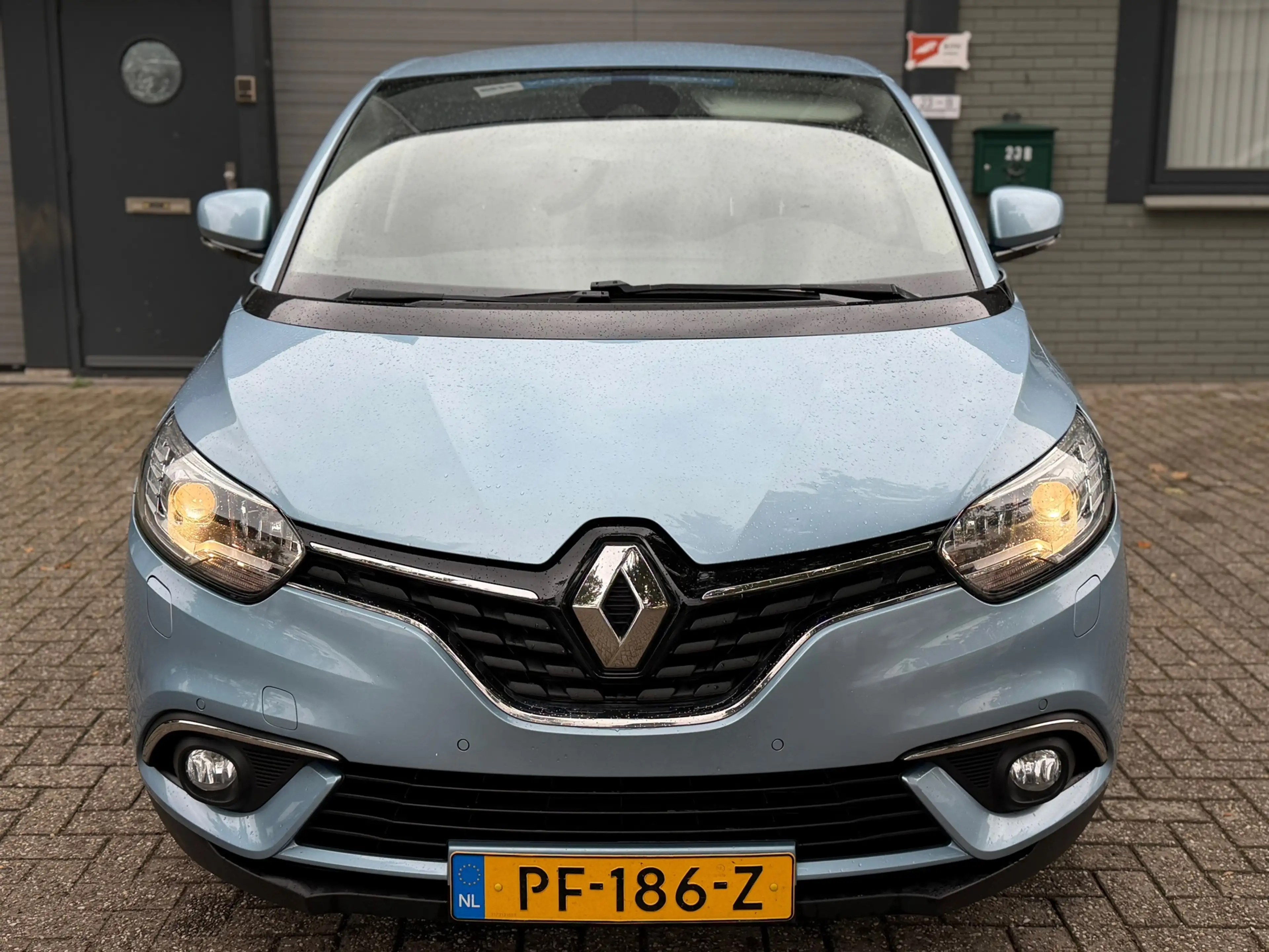 Renault Scenic 1.5 dCi Intens — photo 8