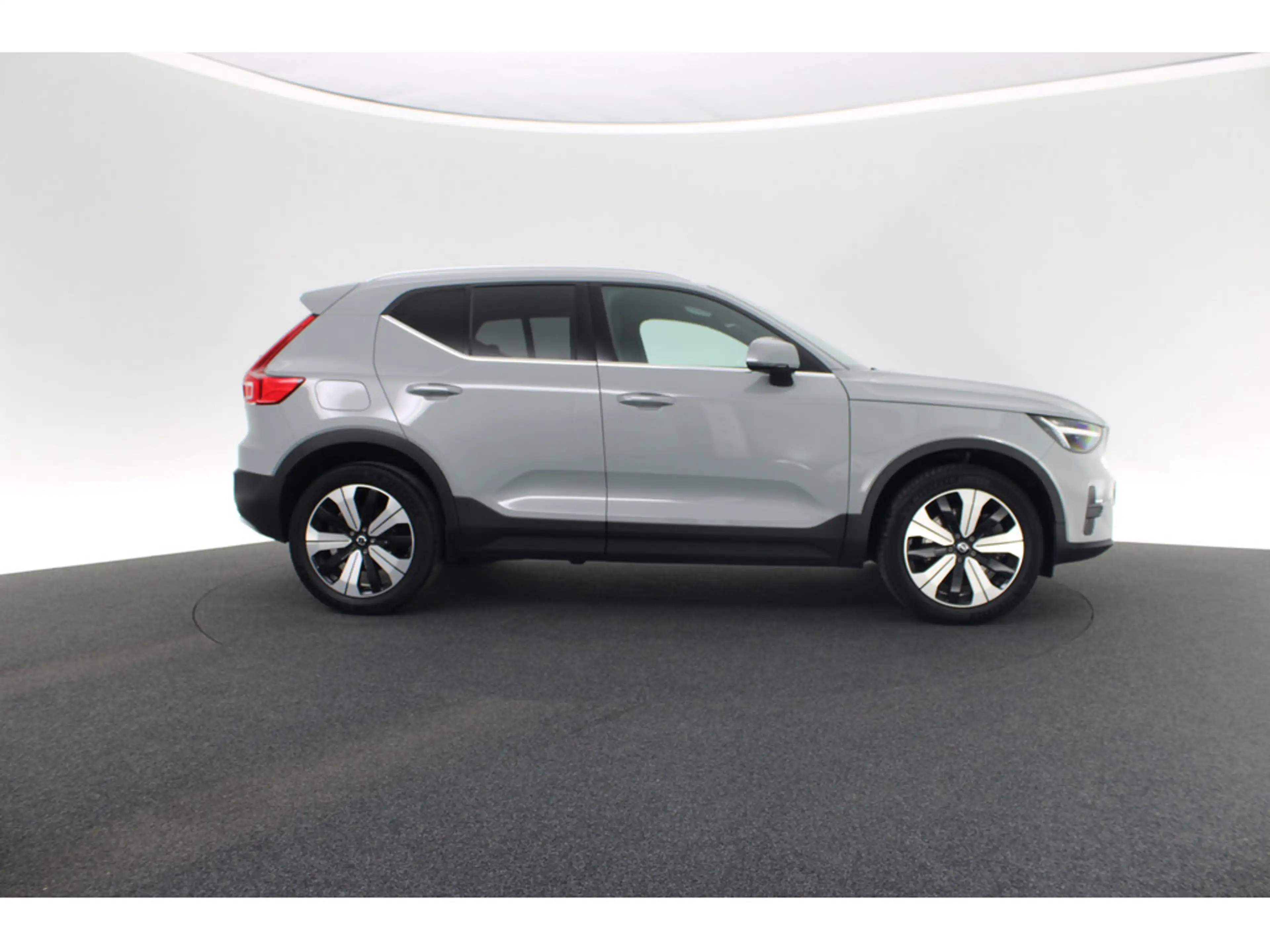 Volvo XC40 T4 Recharge DKG Plus Bright aus 1.Hand — photo 8