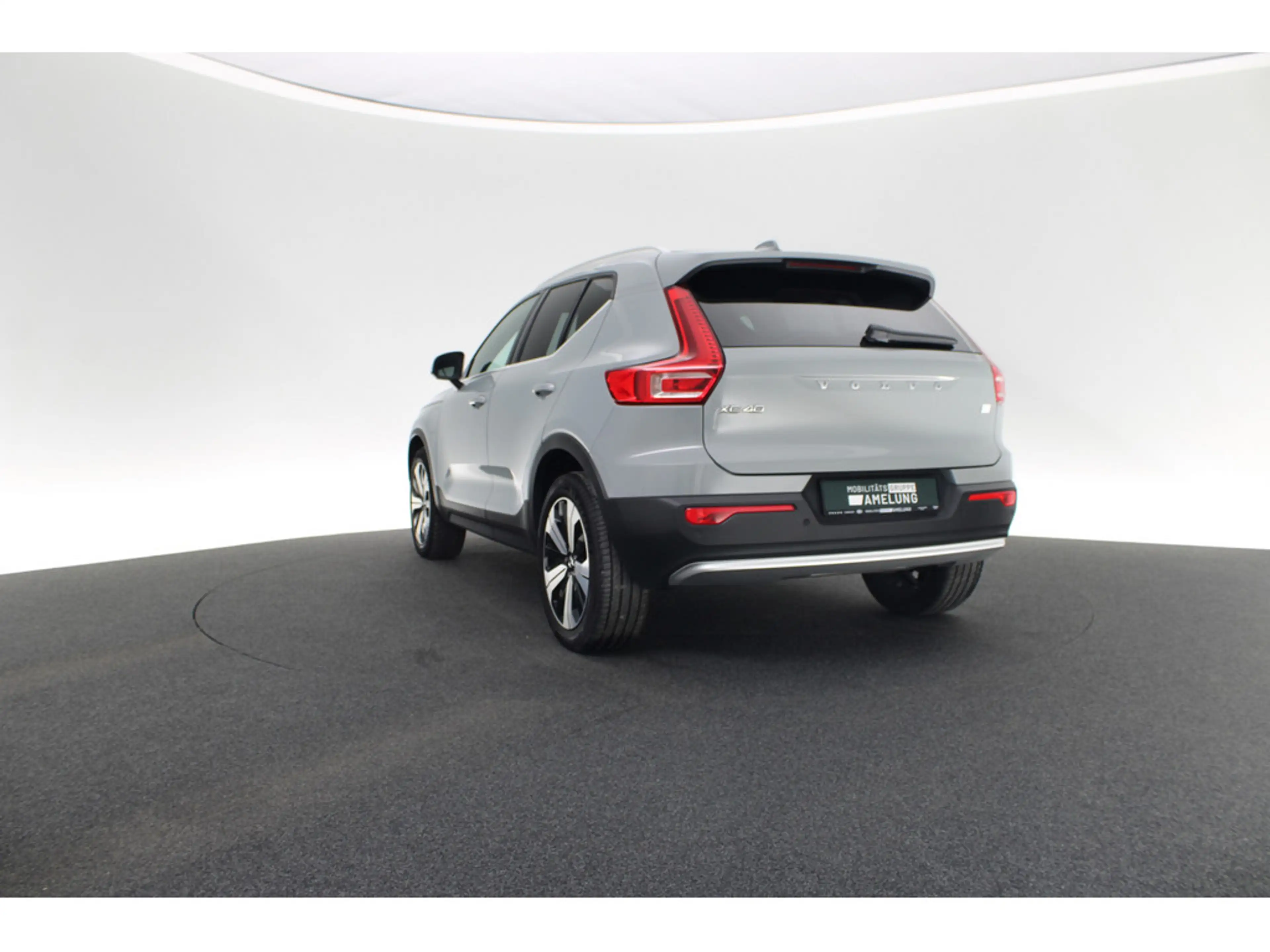 Volvo XC40 T4 Recharge DKG Plus Bright aus 1.Hand — photo 3