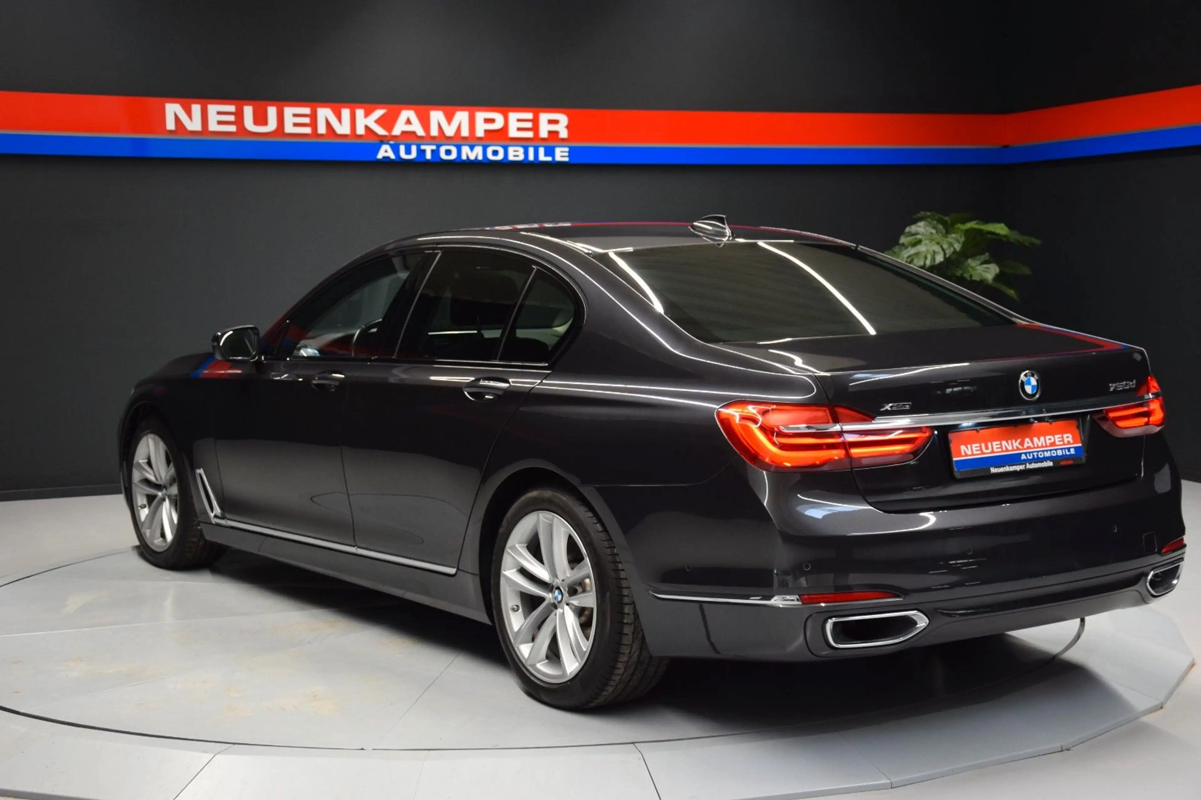 BMW 750 d xDrive HuD Leder ACC Massage H&k Laser Kam — photo 8