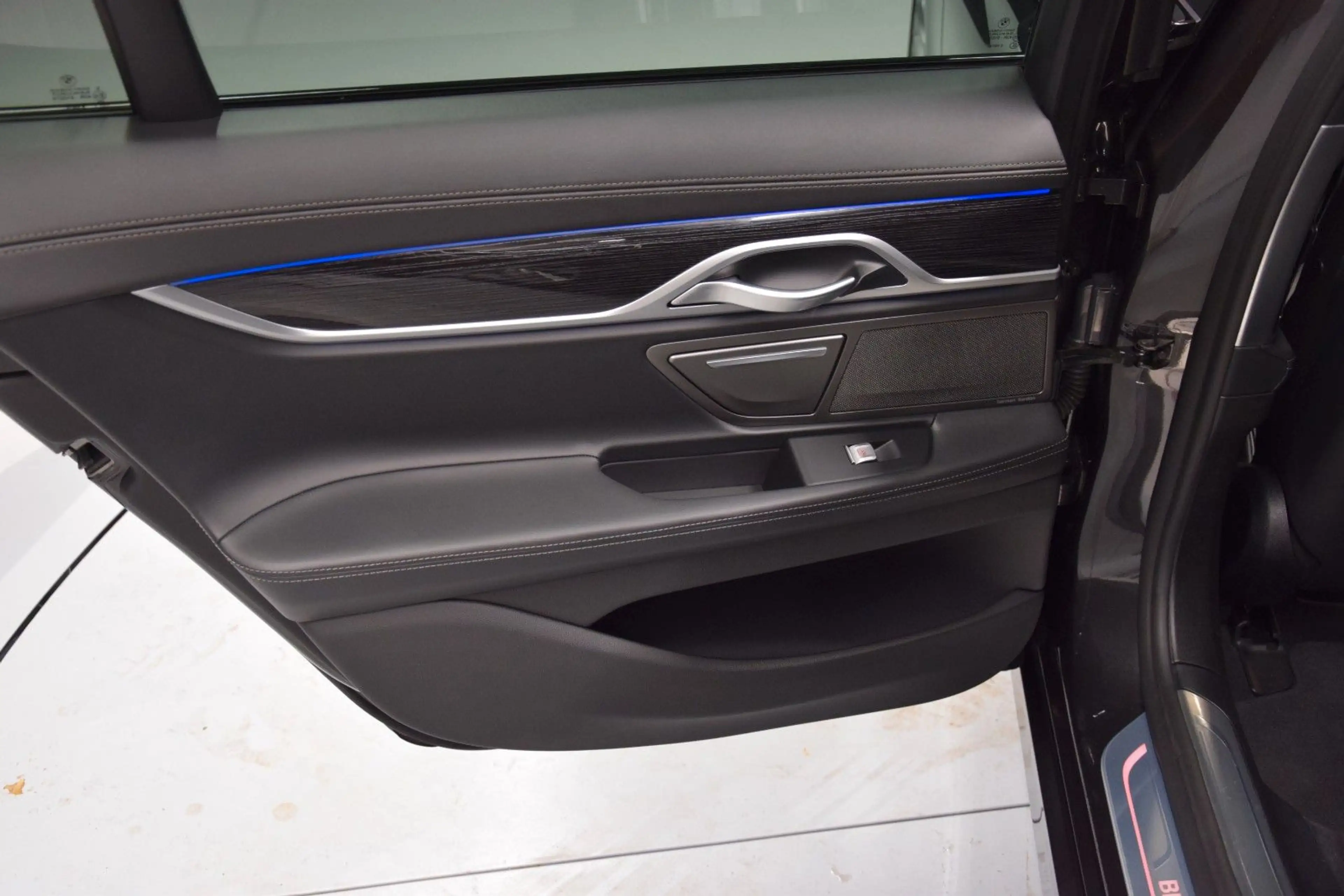 BMW 750 d xDrive HuD Leder ACC Massage H&k Laser Kam — photo 26