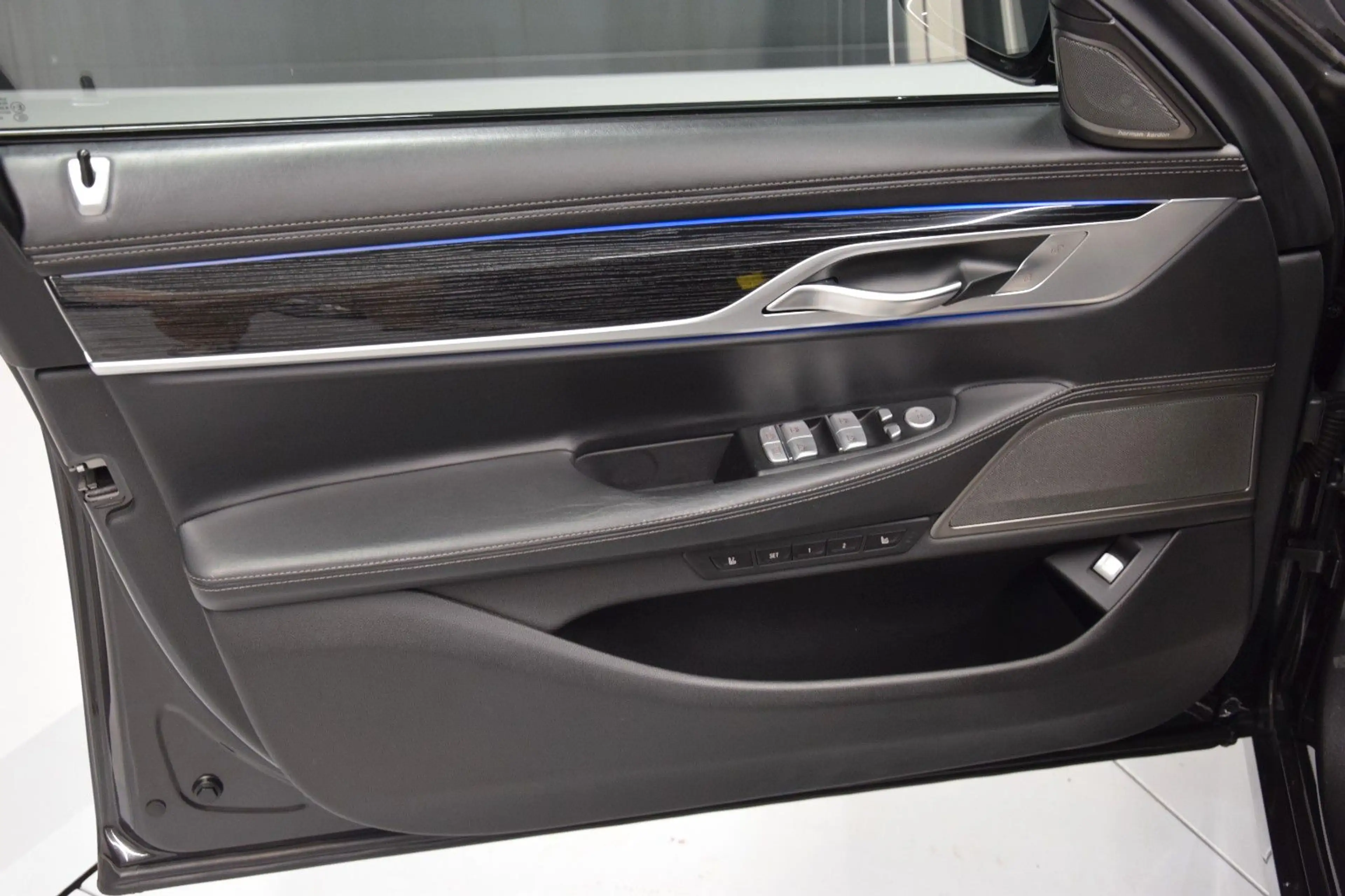 BMW 750 d xDrive HuD Leder ACC Massage H&k Laser Kam — photo 18
