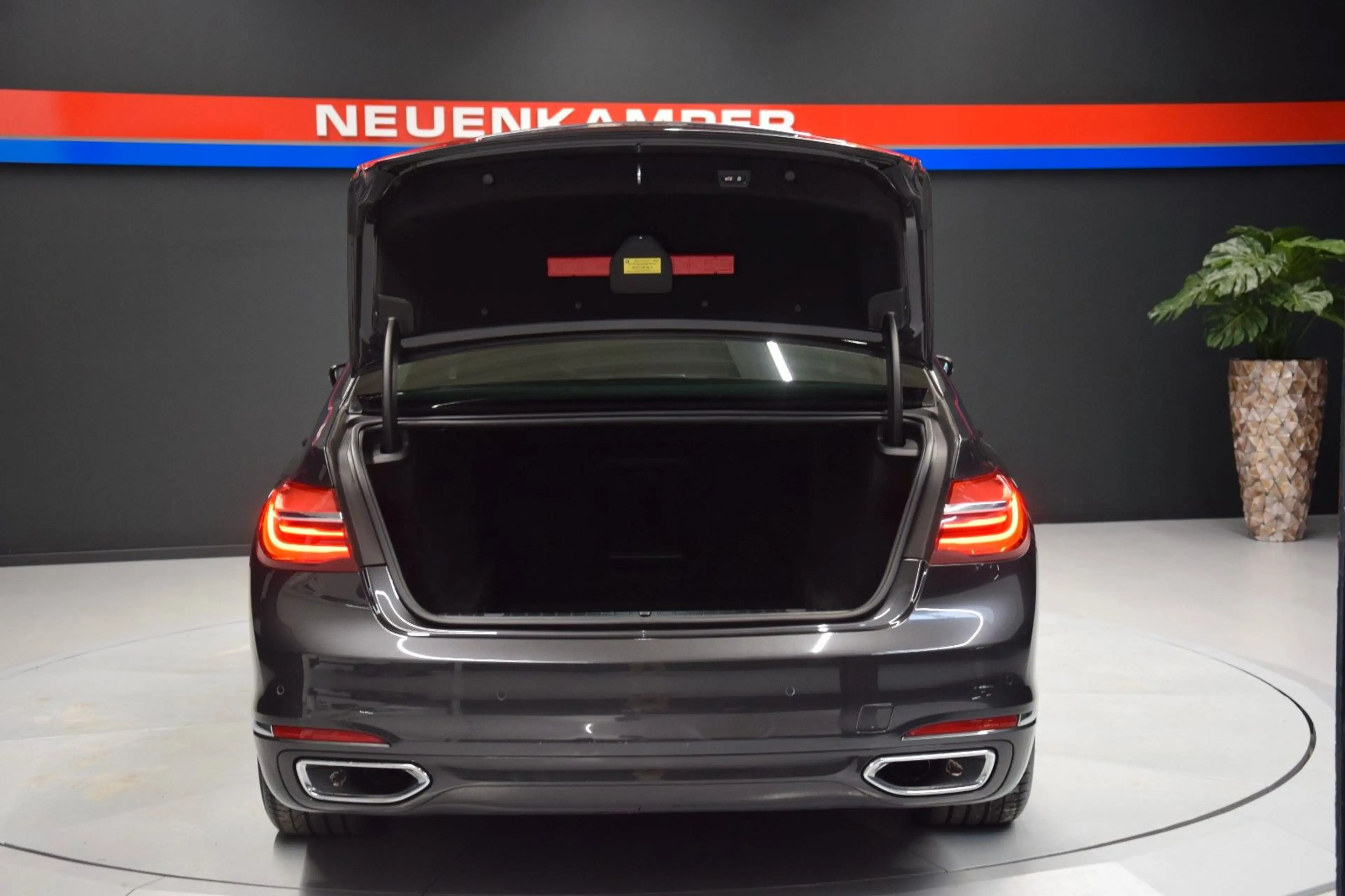 BMW 750 d xDrive HuD Leder ACC Massage H&k Laser Kam — photo 10