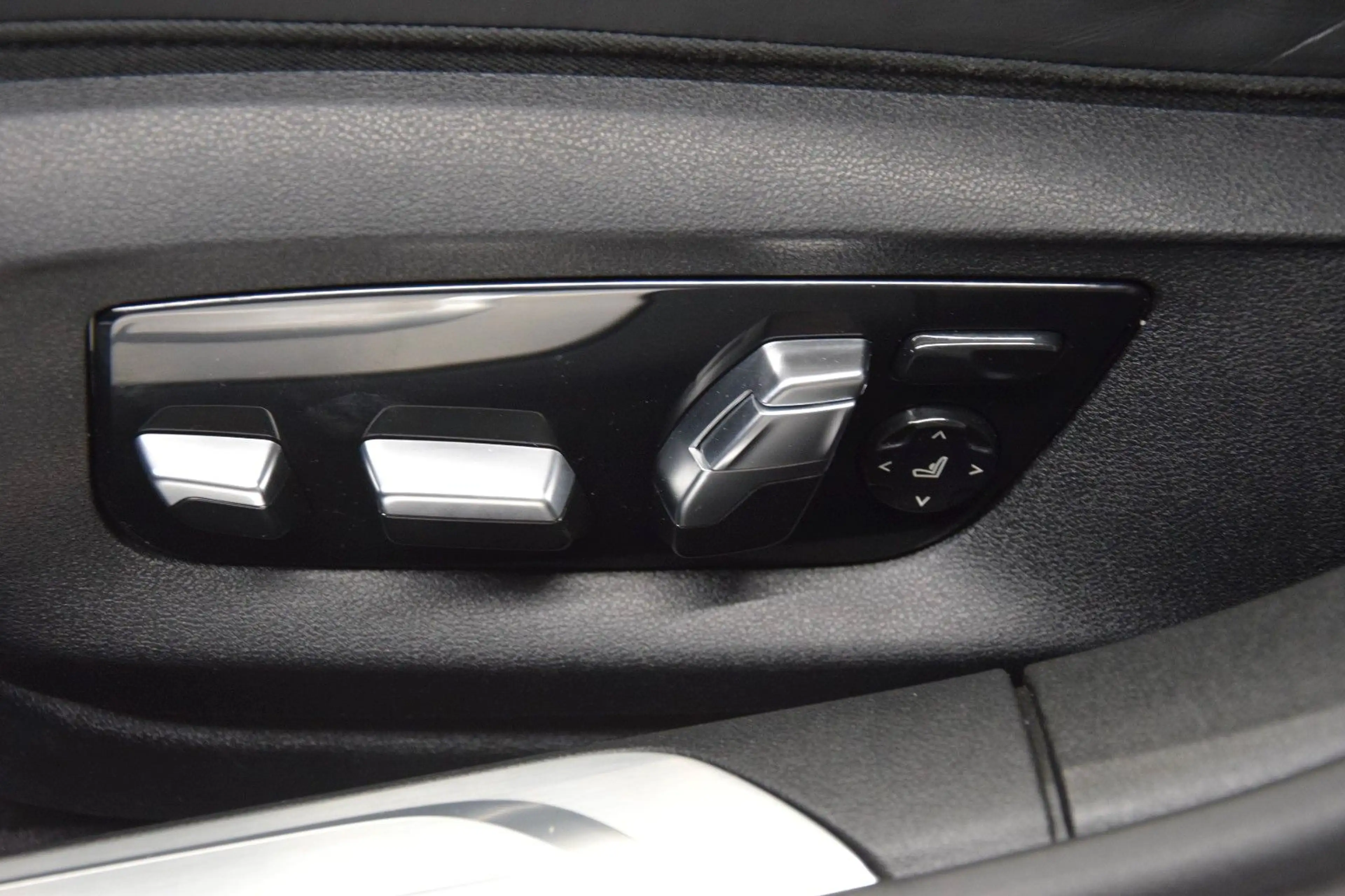 BMW 750 d xDrive HuD Leder ACC Massage H&k Laser Kam — photo 34