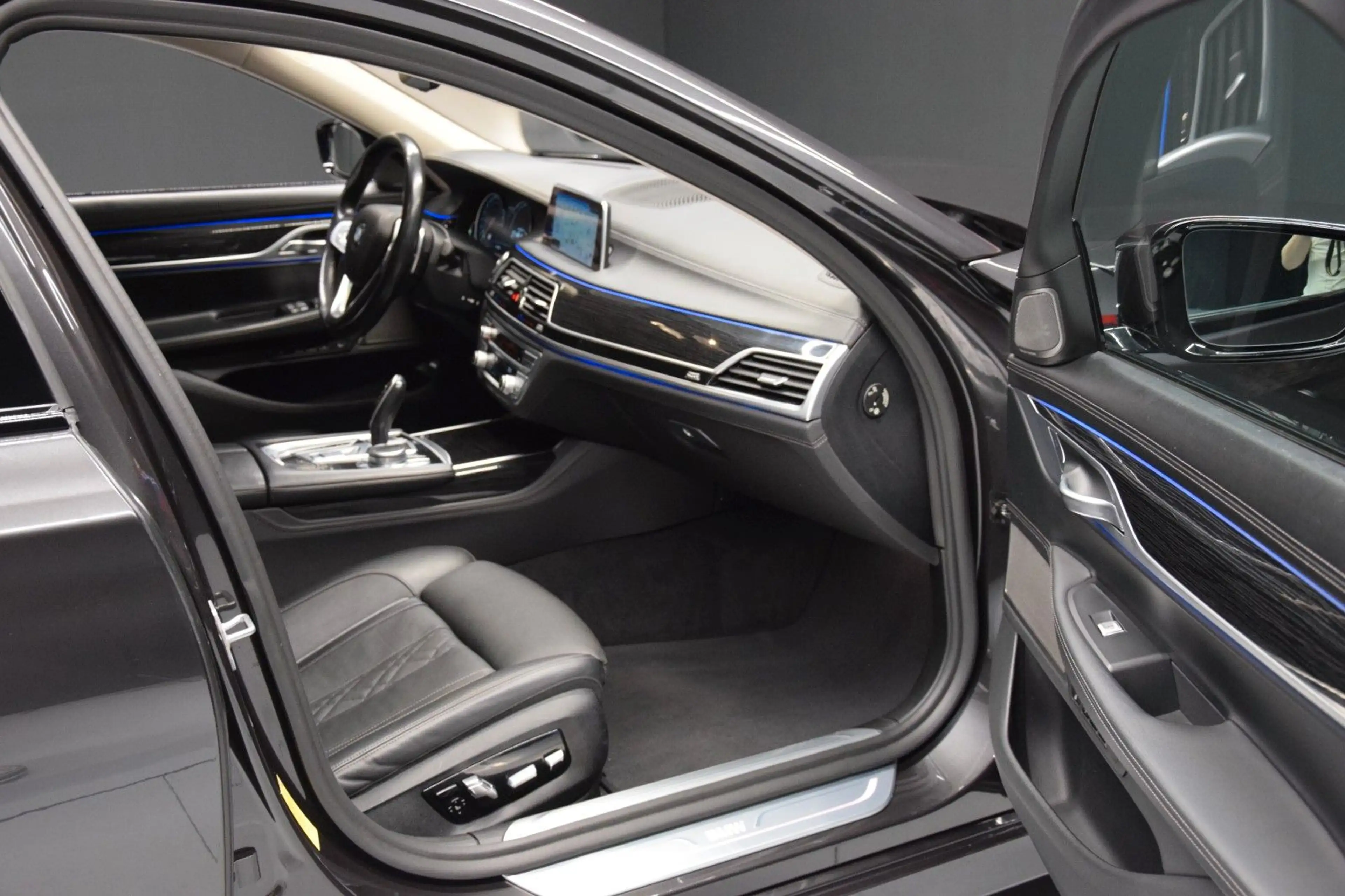 BMW 750 d xDrive HuD Leder ACC Massage H&k Laser Kam — photo 31