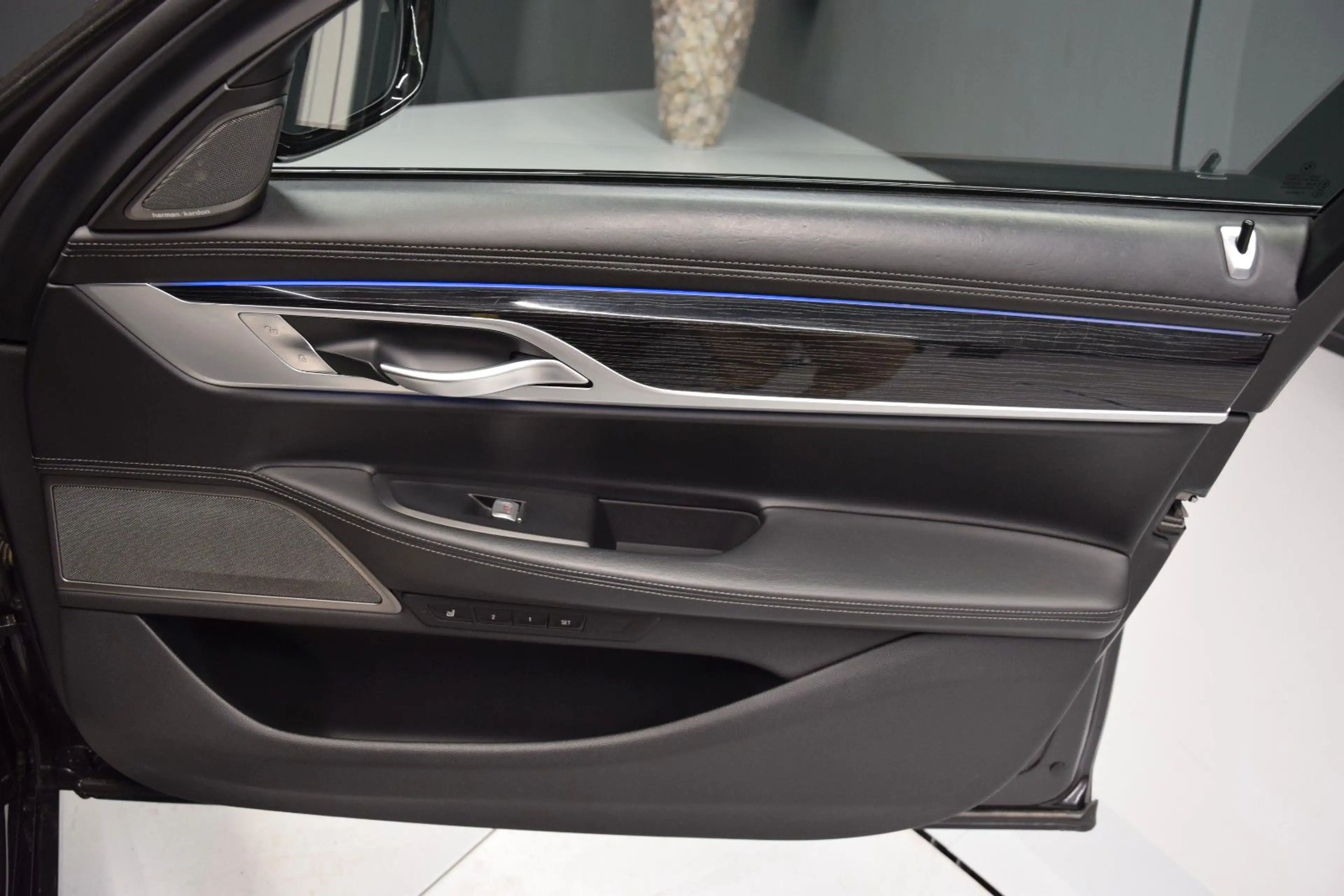 BMW 750 d xDrive HuD Leder ACC Massage H&k Laser Kam — photo 32