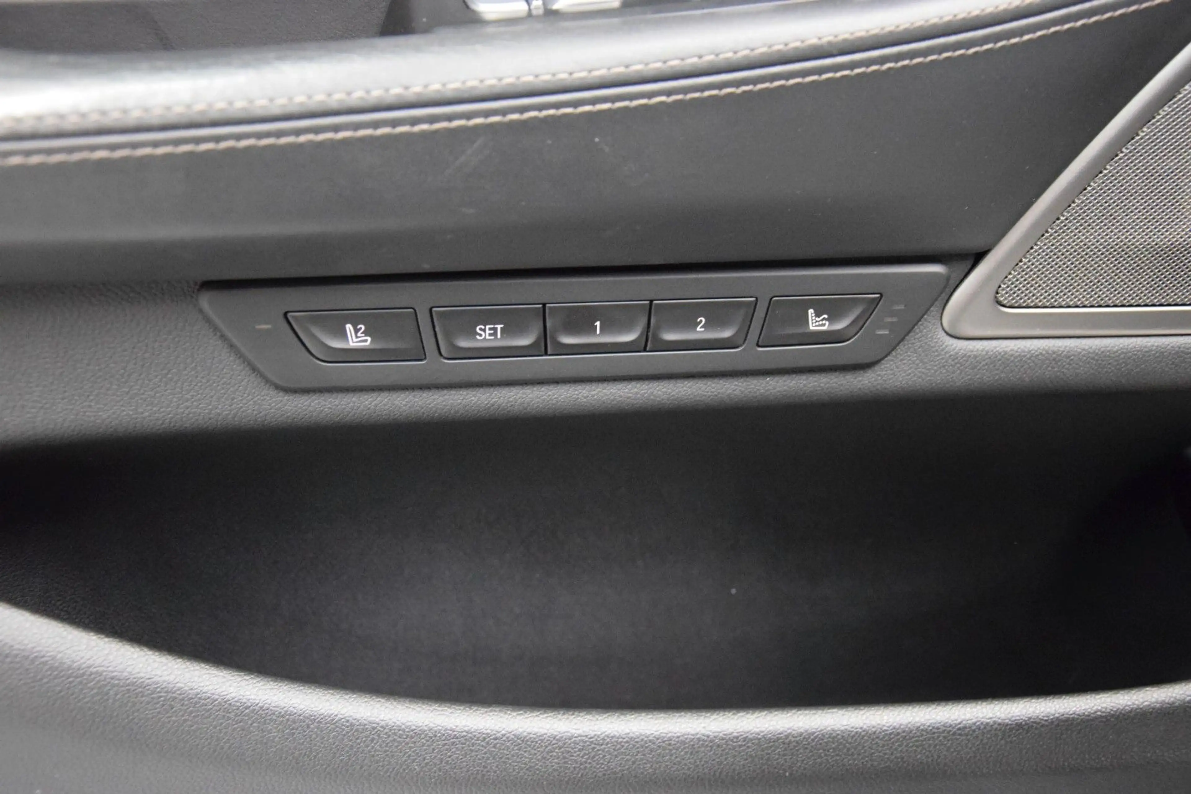 BMW 750 d xDrive HuD Leder ACC Massage H&k Laser Kam — photo 19